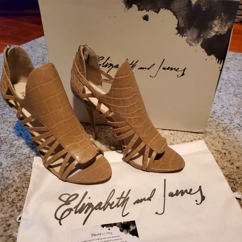 Elizabeth and James Croco Gladiator E Lunge 